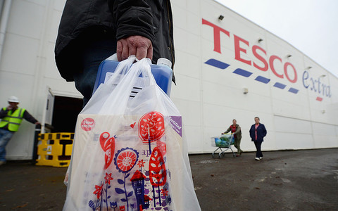 Woman pays for artist's shopping in Tesco... and he rewarded her with £8,000 painting