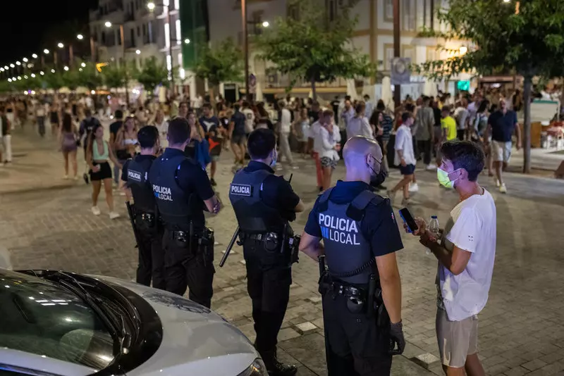Ibiza authorities are looking for candidates for "secret agents" among foreign tourists