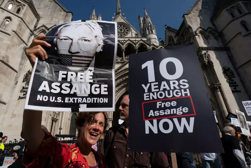 Londyn: Prawnicy USA przekonują, że Assange nie jest na tyle chory, aby odebrać sobie życie