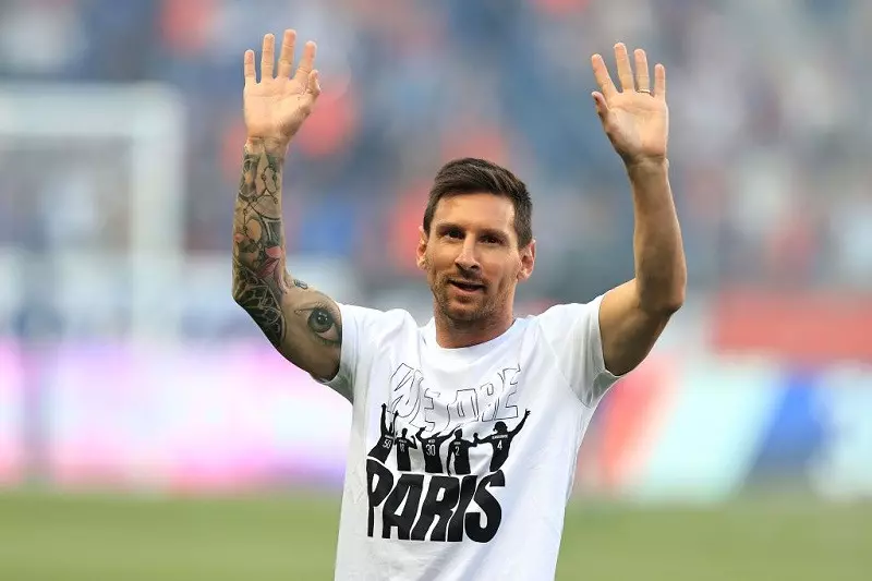 PSG fans cheer on Lionel Messi before win; Nice routs Lille