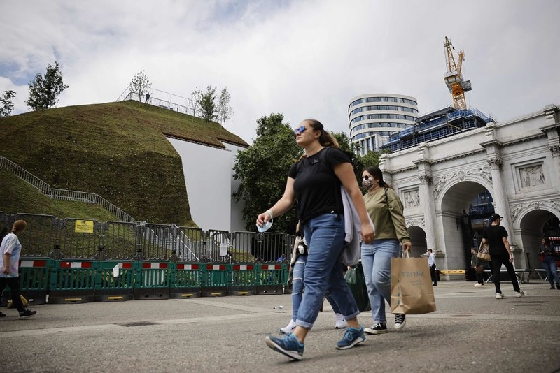 The £6m Marble Arch mound farce: Boss quits as cost doubles