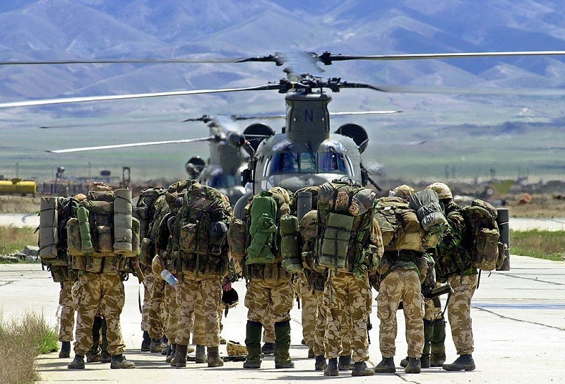  Afghanistan: UK to send hundreds more soldiers to speed up evacuation