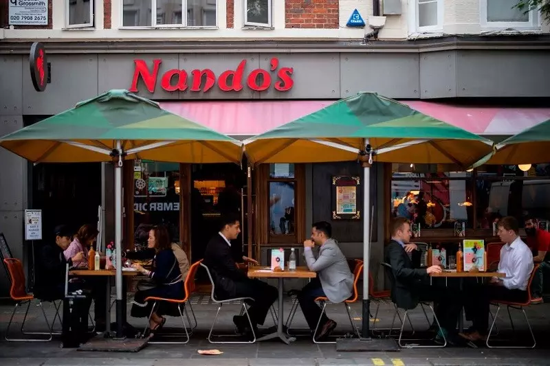 UK: Sieć Nando's zamyka restauracje, bo brakuje jej zapasów