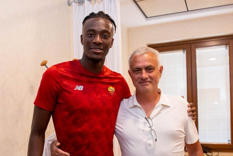 Tammy Abraham signs with AS Roma