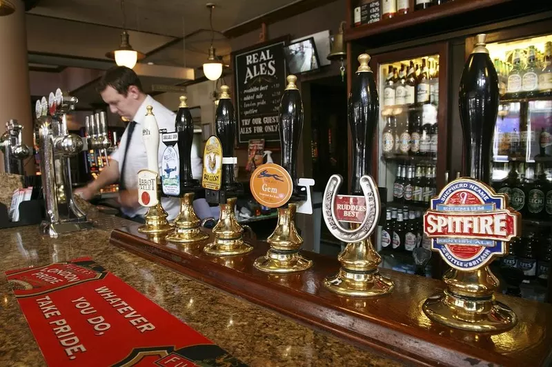 UK pubs facing beer shortage as delivery drivers vote for strike