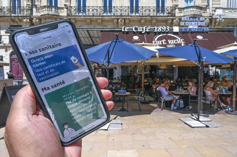 France: Restaurant owners despair over covid pass