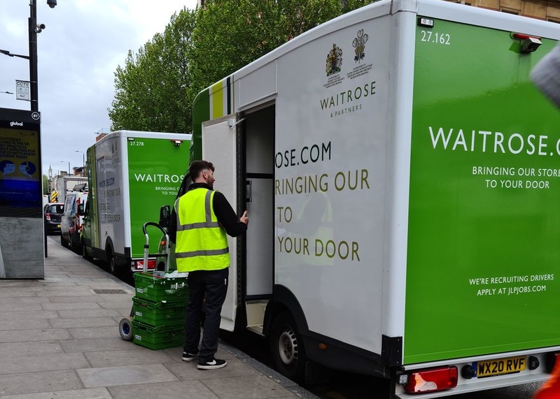 Waitrose najgorszym dostawcą zakupów online. Tesco na prowadzeniu
