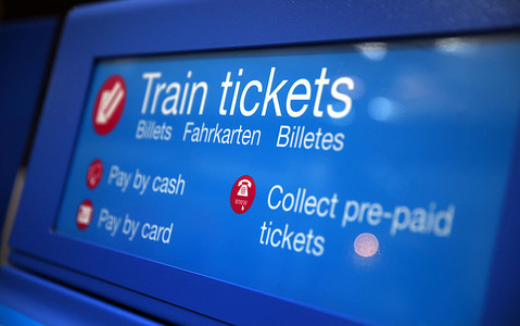 Automaty do sprzedaży biletów skrytykowane przez działaczy kolejowych