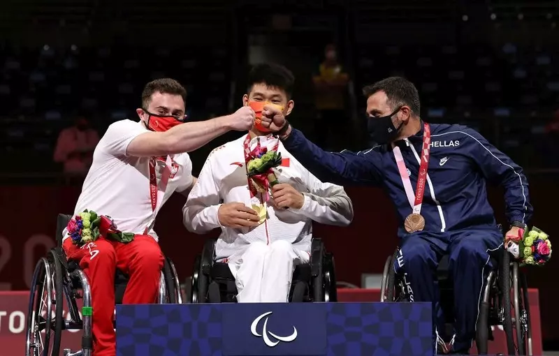 Paralympics: Silver medal in fencing by Adrian Castro