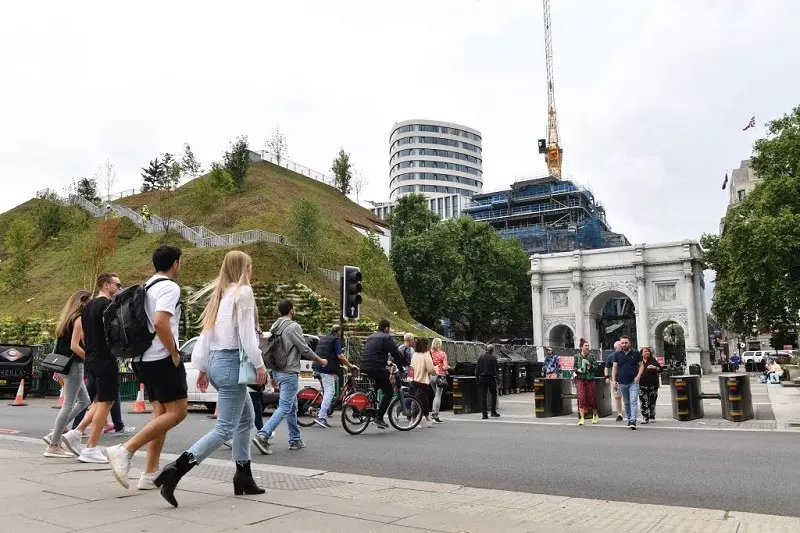 Marble Arch Mound: "Najgorsza atrakcja Londynu" przyciąga tłumy