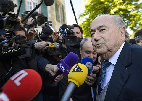 Afera FIFA: Blatter, Valcke i Kattner "przejęli" 80 mln dolarów