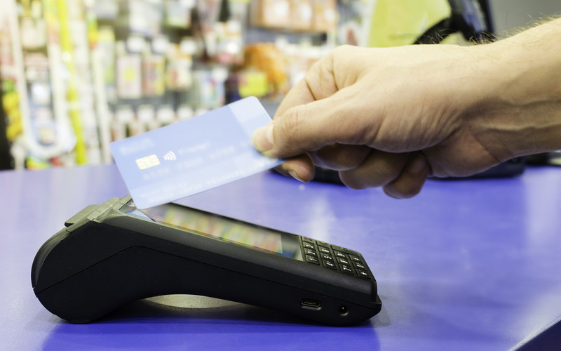Contactless card limit to rise to £100 in October