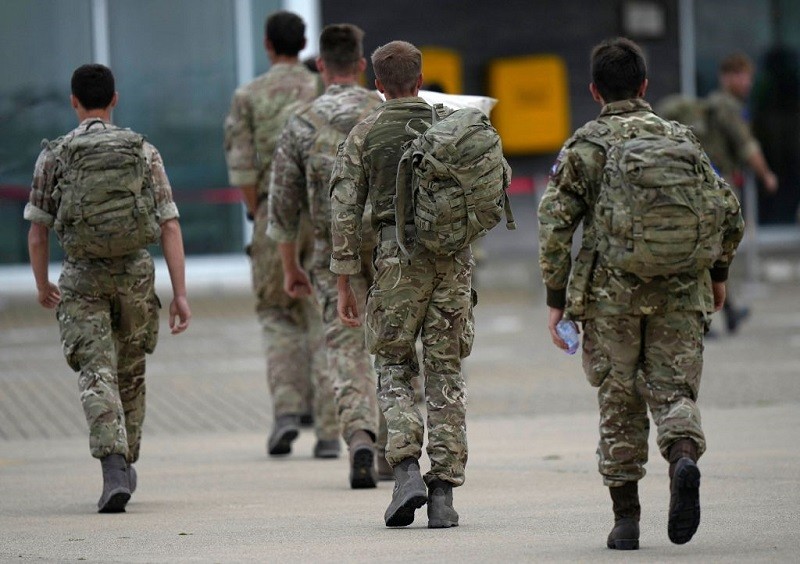 Afghanistan: Last troops touch down in UK