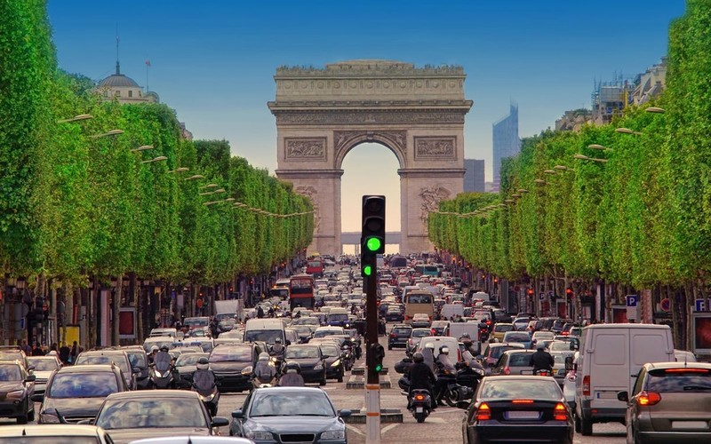 France: In Paris, the maximum speed for cars is 30 km / h