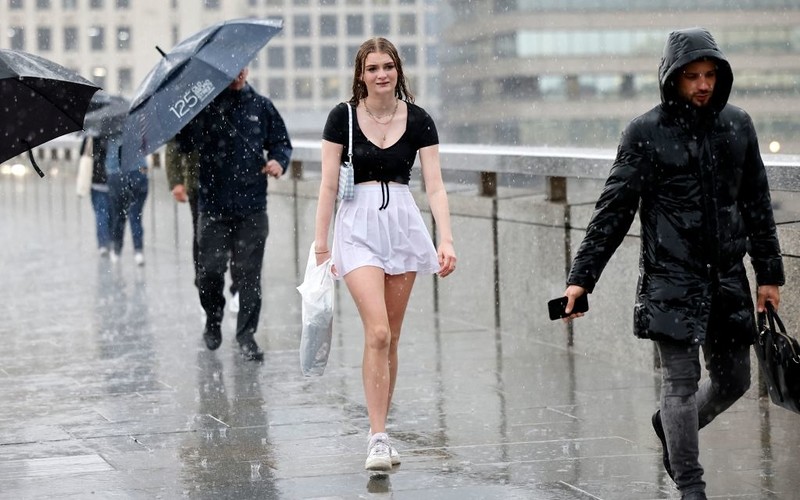 UK weather forecast: Heavy wind and rain to lash UK during ‘unsettled’ September