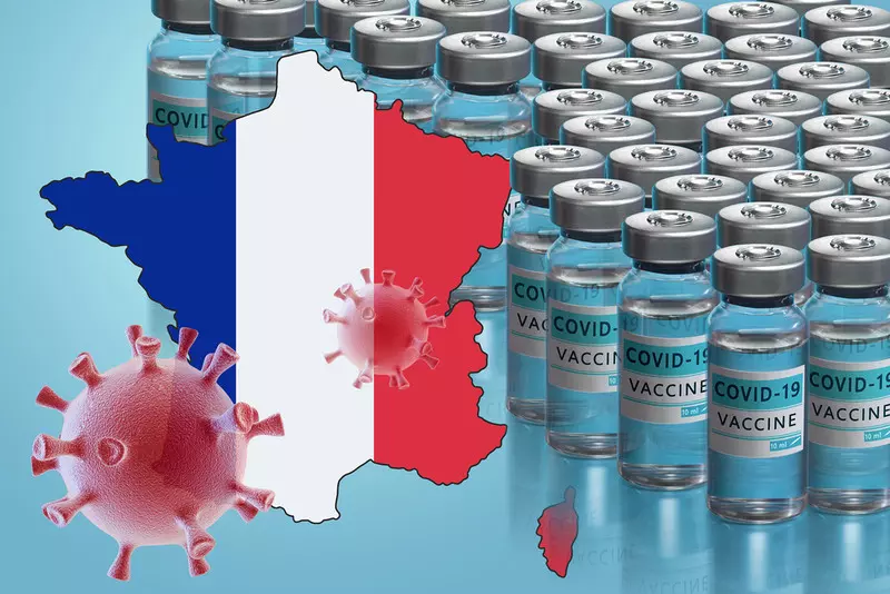 Francja: Rozpoczęła się akcja szczepienia seniorów trzecią dawką przeciw Covid-19