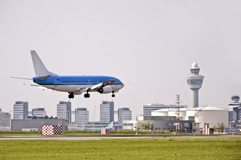 Holandia: Zamachowcy z Paryża z 2015 r. planowali atak na lotnisko w Amsterdamie