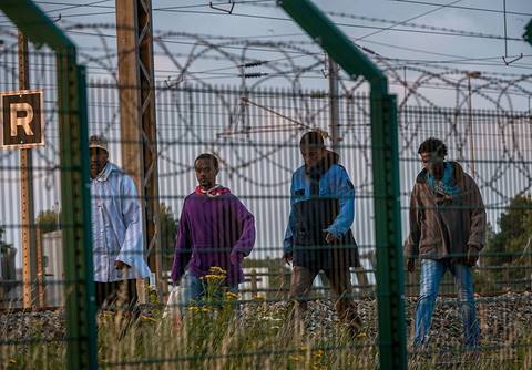 Nielegalnym imigrantom nie grozi więzienie? Kontrowersyjna decyzja sądu UE