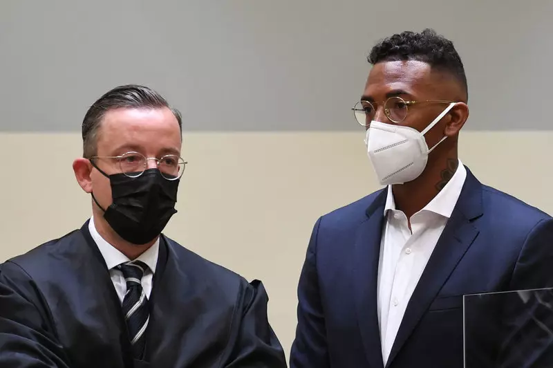 Liga francuska: Boateng ma zapłacić 1,8 mln euro grzywny za przemoc domową