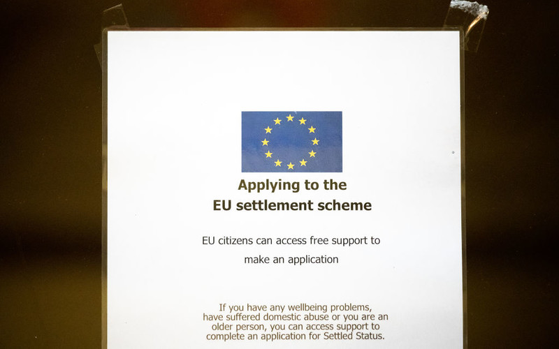 Problemy z settled status. Rząd zapewnia, że rejestracja wciąż możliwa