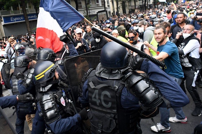 Turnout down slightly for French protests against Covid-19