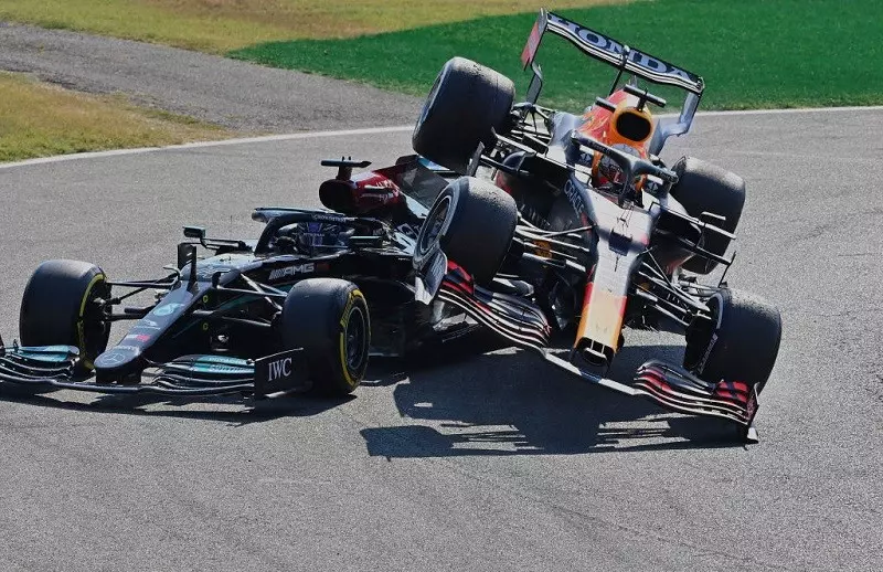 Hamilton o kolizji z Verstappenem: "Dobrze wiedział, co się stanie"