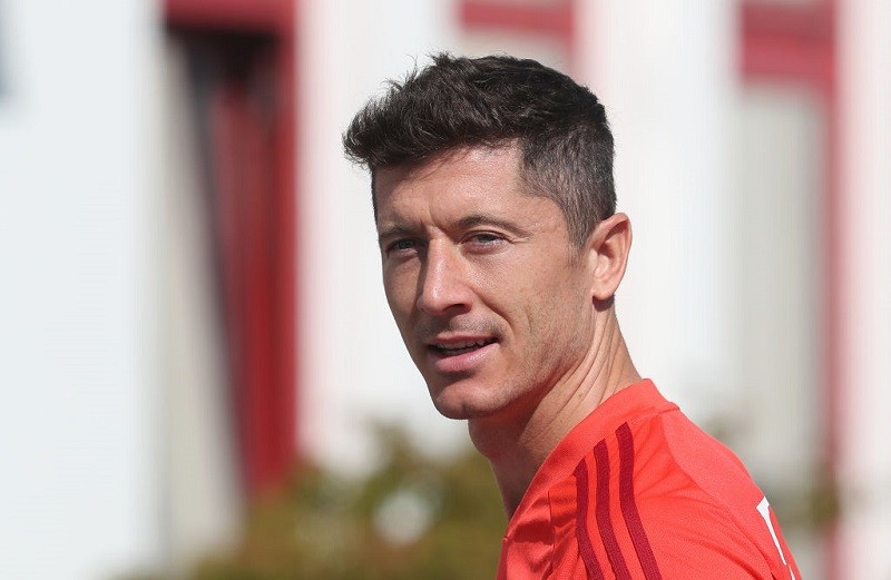 Lewandowski trenował z Bayernem i leci do Barcelony