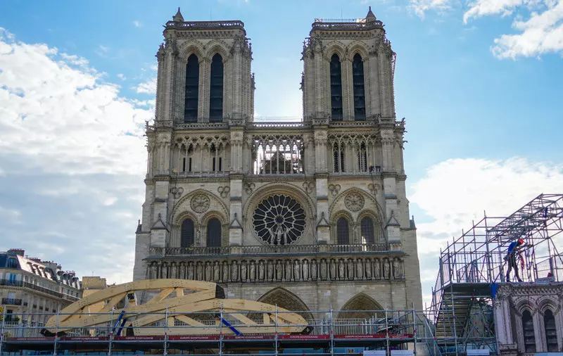 Katedra Notre Dame w Paryżu już "całkowicie bezpieczna"