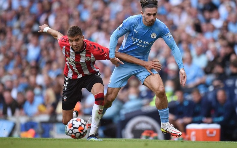 English league: Bednarek's team kept the champion, Liverpool in the lead