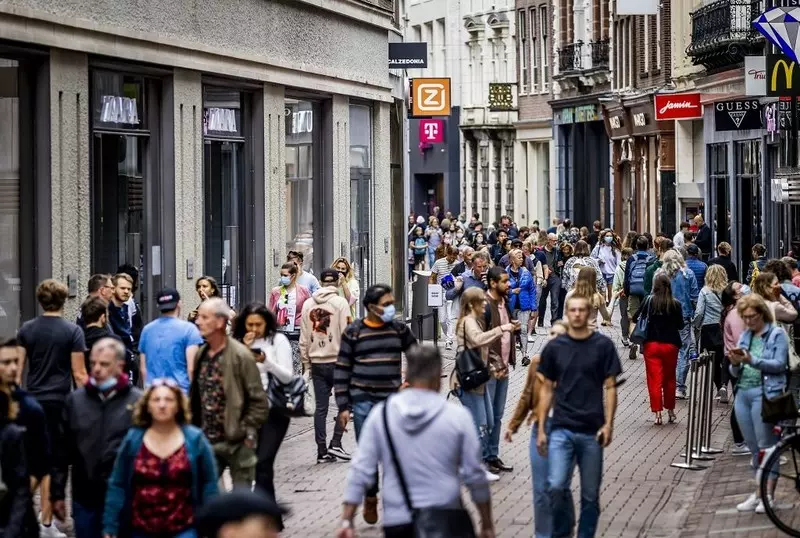 Holandia: Policja nałożyła ponad 11 tys. mandatów za brak maseczki