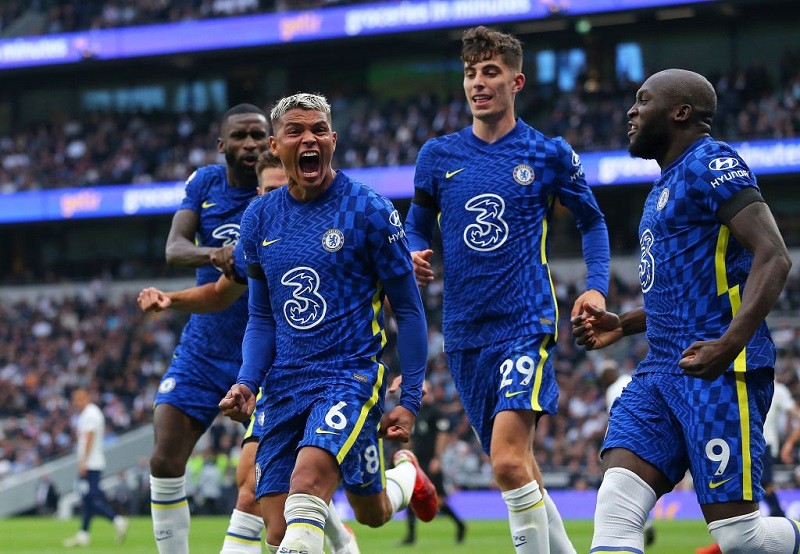 Chelsea thrash Spurs as Greaves death overshadows action