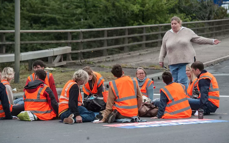 Climate protesters bring M25 traffic to standstill for fourth time in a week