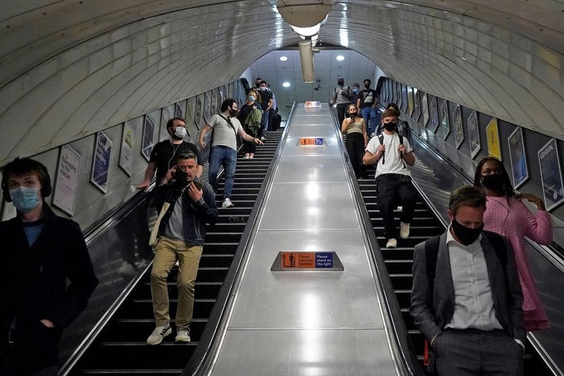 Falls on Tube escalators rise as Londoners fear catching Covid if they hold onto hand rails