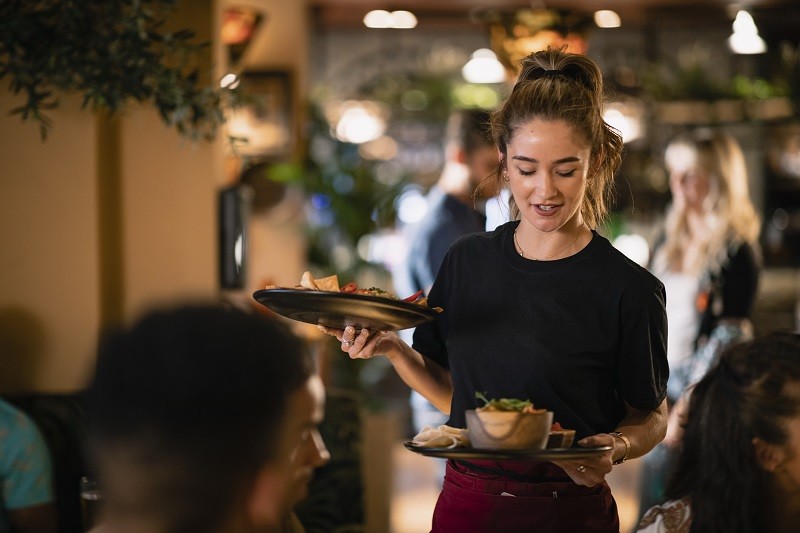Bars and restaurants ‘will be banned from keeping tips meant for staff’