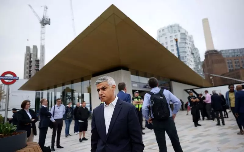 Burmistrz Londynu chce rozprawić się z pasażerami bez maseczek