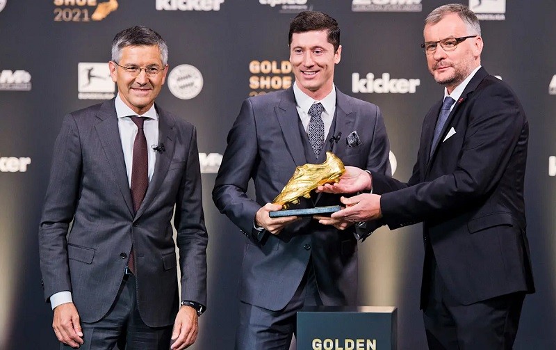 Robert Lewandowski receives European Golden Shoe