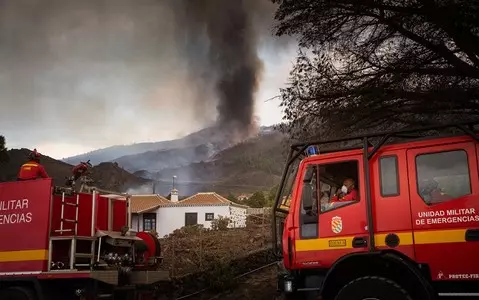 More people in path of lava from La Palma volcano forced to flee