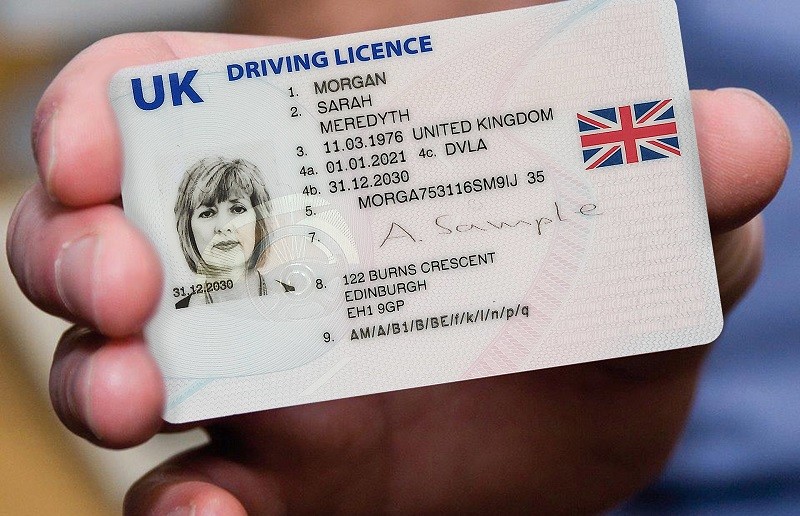 Rząd UK zapowiada koniec plastikowego prawa jazdy