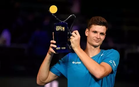 Hurkacz wins third title of 2021 in Metz