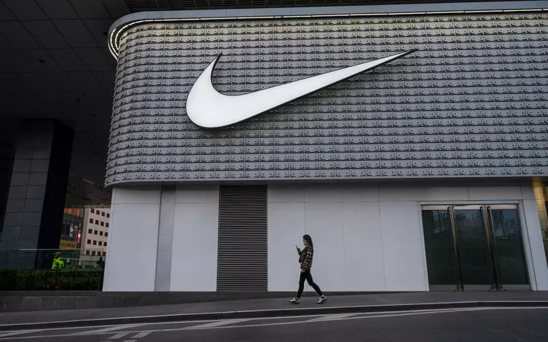 Nike i Costco ostrzegają przed niedoborem towarów i opóźnieniami w dostawach