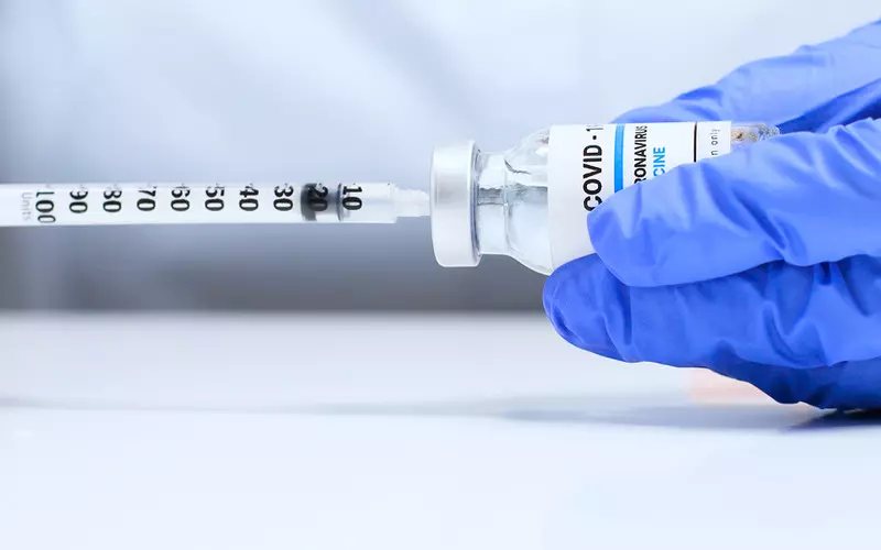 EMA bada wniosek ws. trzeciej dawki szczepionki Moderna
