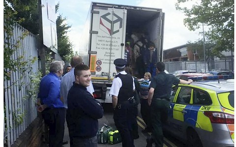 Nielegalni imigranci dostali się do Londynu w ciężarówce