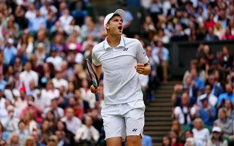 Tennis: Hubert Hurkacz easily advances to second round of ATP San Diego