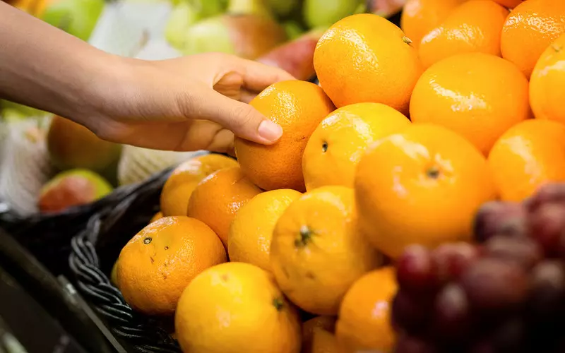 Pestycydy są zawarte prawie we wszystkich pomarańczach i winogronach w UK