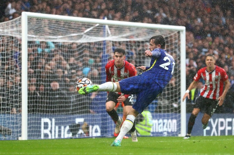 Chelsea return to winning ways with hard-fought win over 10-man Southampton