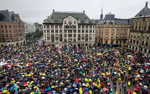 Anti-coronavirus measures protesters gather again at Dam Square