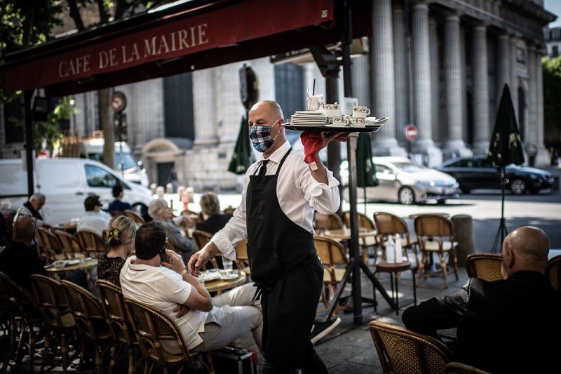 The French no longer want to wear masks at work