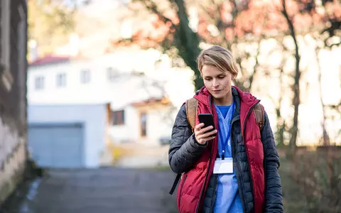 CBOS: 96% adult Poles use cell phones