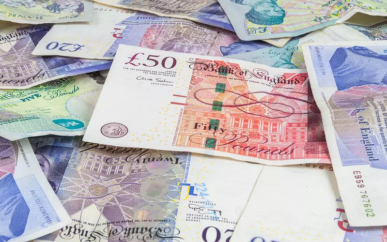 Kiedy stare banknoty £20 i £50 stracą ważność?