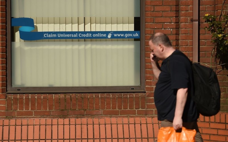 Obywatele UE mogą stracić zasiłek, jeśli nie potwierdzą prawa pobytu w UK